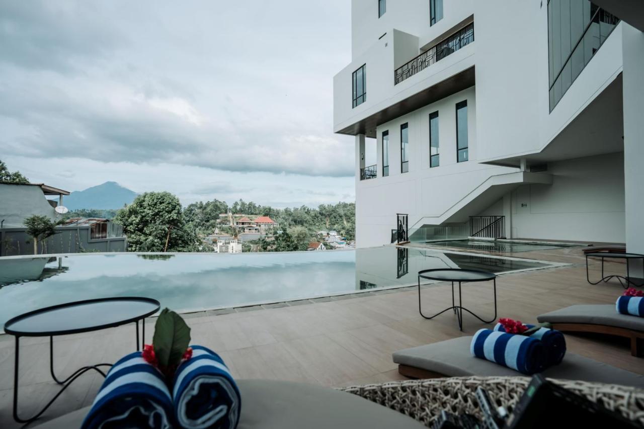Luwansa Hotel&Convention Center Manado Exterior foto