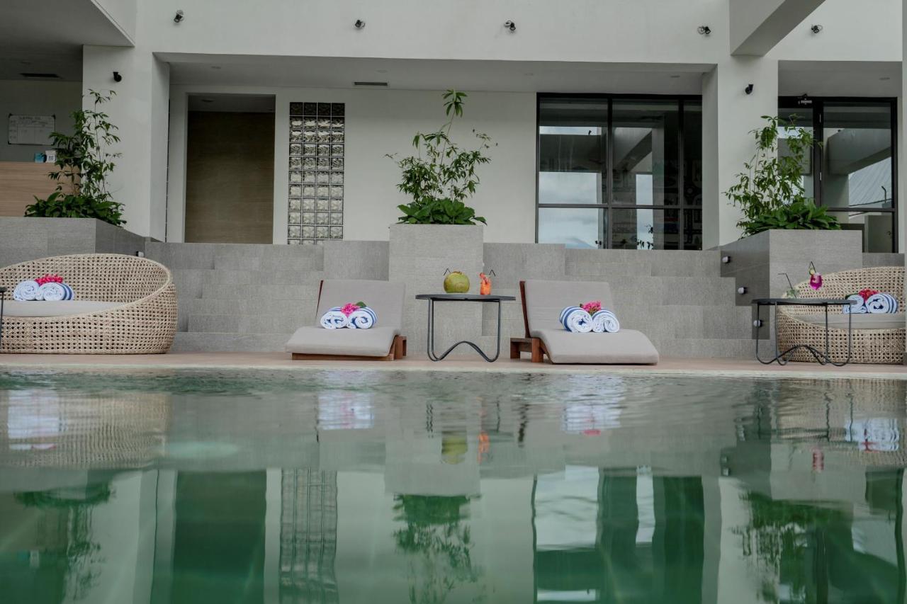 Luwansa Hotel&Convention Center Manado Exterior foto