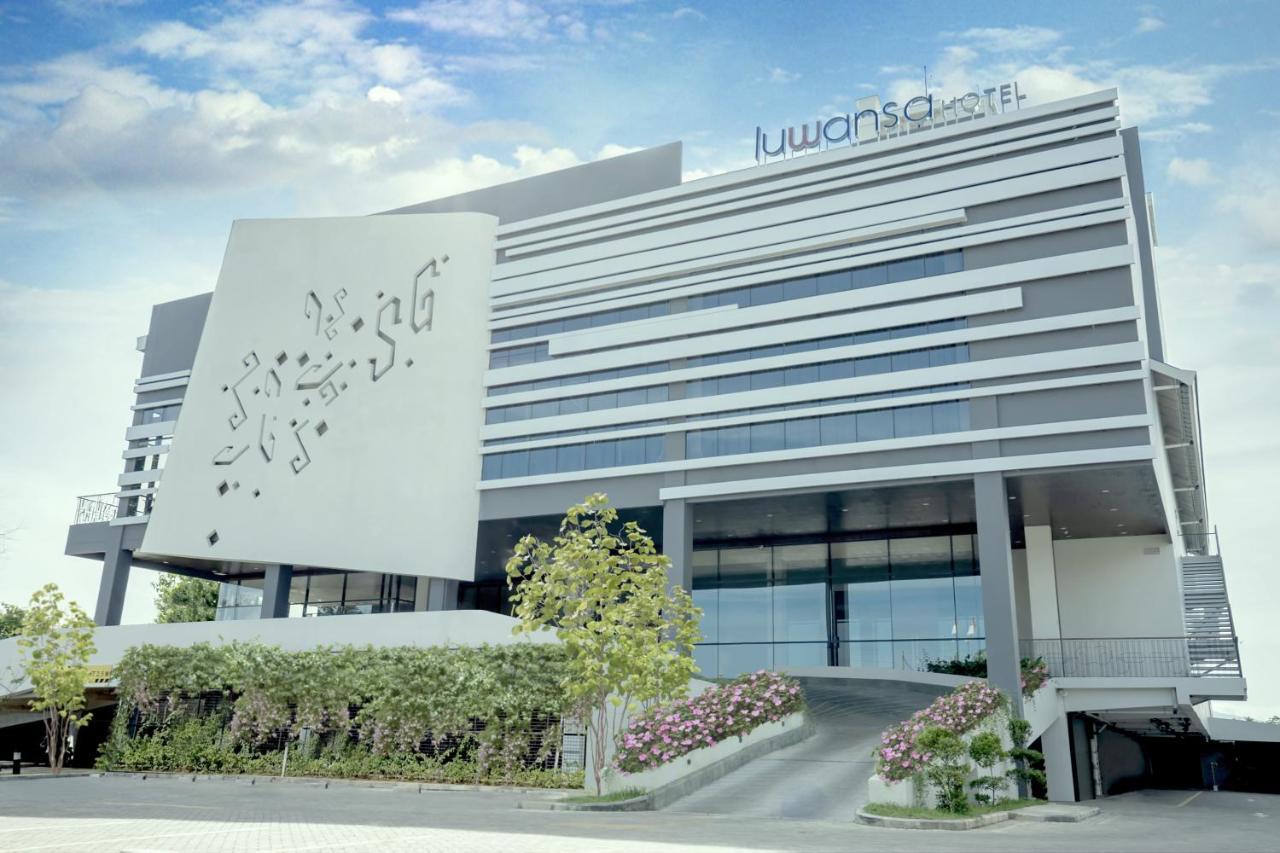 Luwansa Hotel&Convention Center Manado Exterior foto